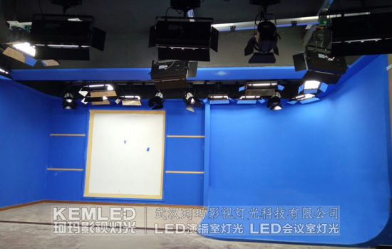 宜都教育中心综合演播室灯光工程案例图一 宜都教育中心综合演播室灯光工程案例图一