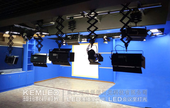 宜都教育中心综合演播室灯光工程案例图二 宜都教育中心综合演播室灯光工程案例图二