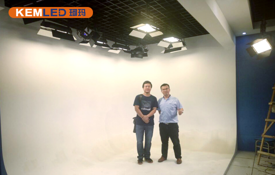 武汉硚口区东方红小学虚拟演播室灯光工程图一 武汉硚口区东方红小学虚拟演播室灯光工程图一