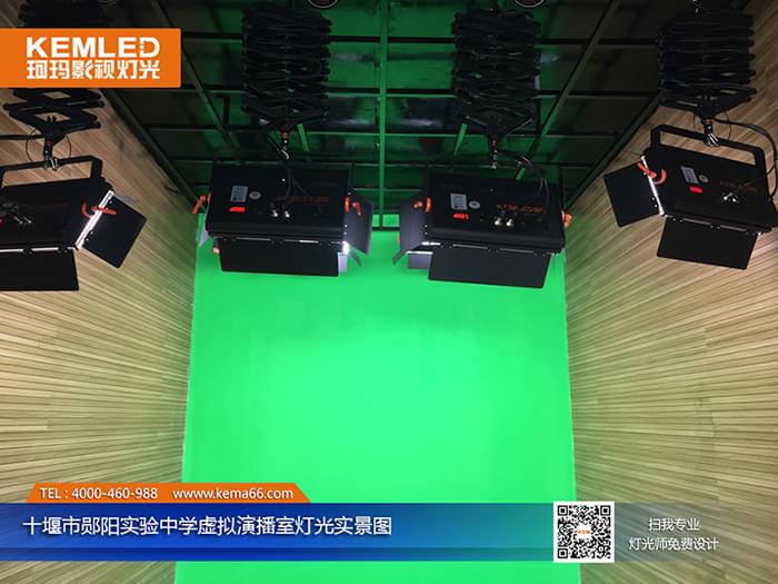 十堰市郧阳实验中学虚拟演播室灯光实景图1 十堰市郧阳实验中学虚拟演播室灯光实景图1