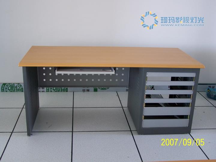 非编操作台展示图