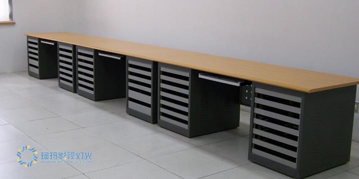 非编操作台效果图