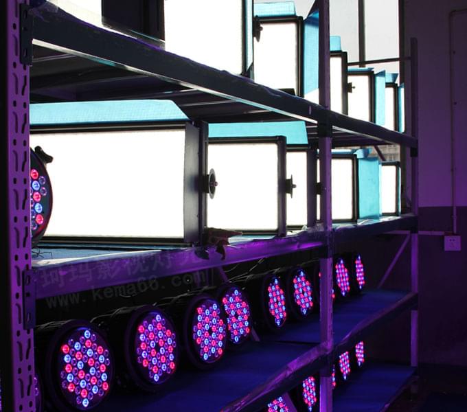LED灯具生产车间