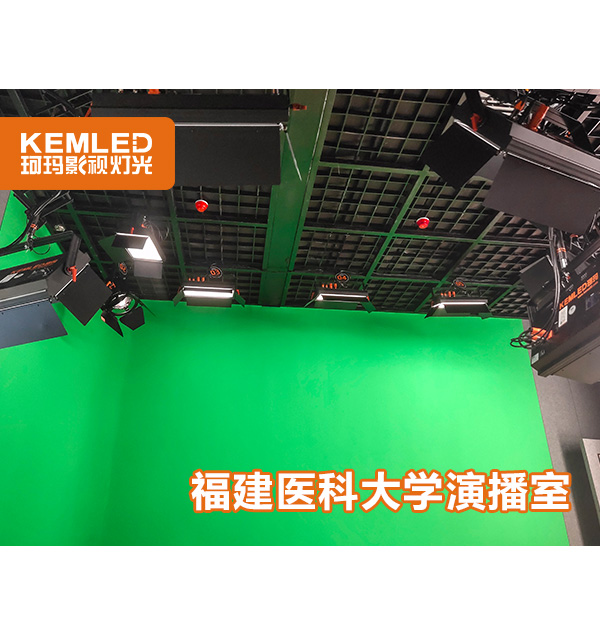 大学融媒体中心演播室灯光设计方案，25㎡小型实景+虚拟演播室灯光案例