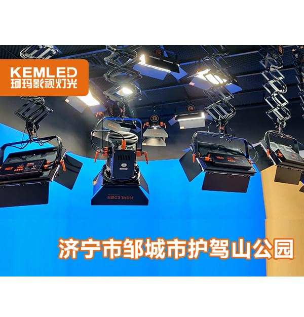 山东81㎡虚拟+实景演播室灯光案例