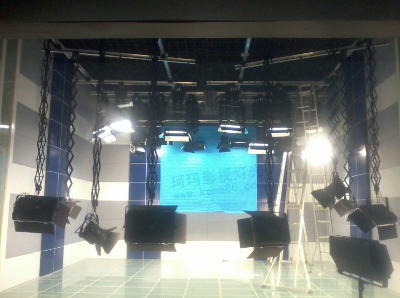 四川巴中电视台演播室灯光装修案例（图二）